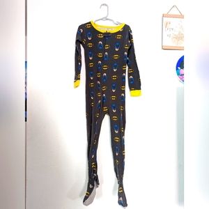 Batman size 5T long sleeve footy pajamas VGUC